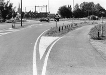 847540 Gezicht over de Provincialeweg (T16, de tertiaire provinciale weg Houten-Culemborg), met links de ...